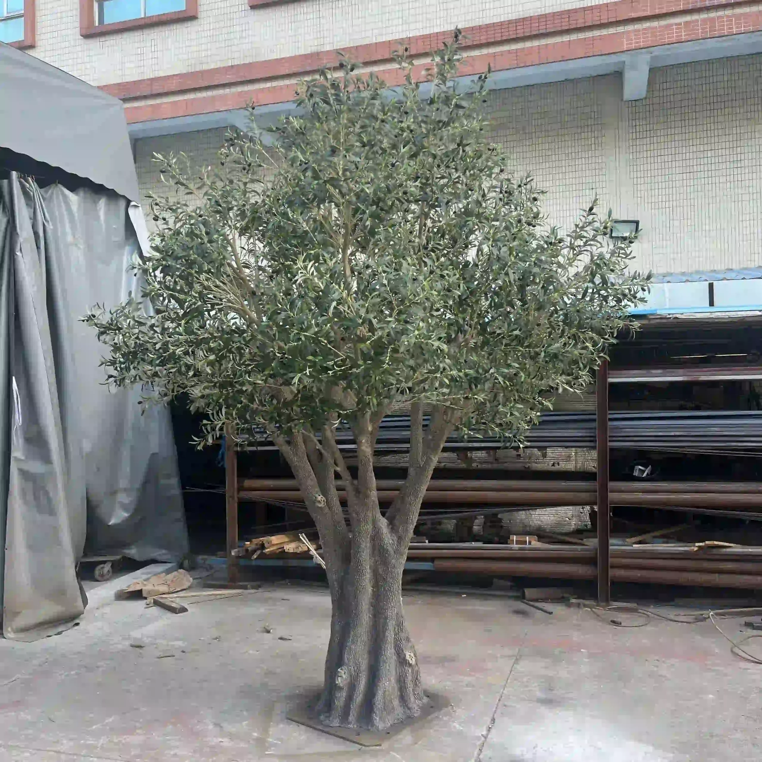 Natural branch structure of artificial olive tree